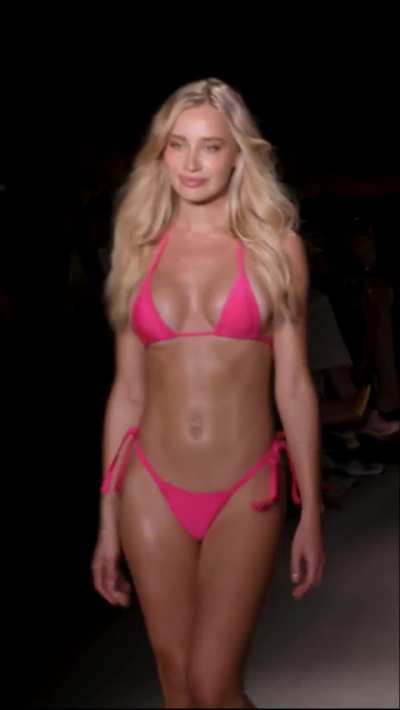 Svetlana Uchuvatova - Chloe Rose Swim, Miami 2024 (2 walks)