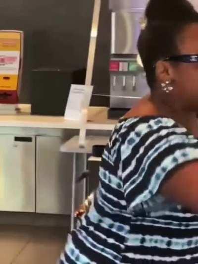 Woman attacks McDonald’s worker because they denied to mix three flavors in a slushie