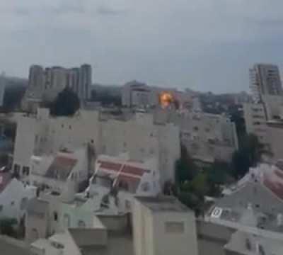 Hamas rocket impacts a building in Tel Aviv, 3-4 injured