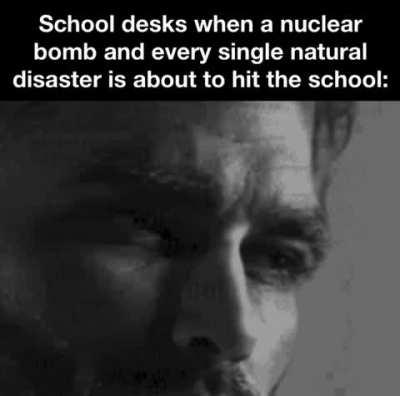 „Hide under the desk“