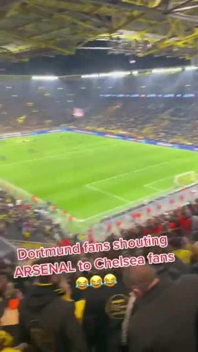 Dortmund fans chanting “Arsenal, Arsenal, Arsenal!” towards the Chelsea fans 🤣