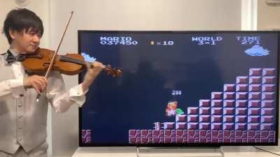 This violinist plays the game so accurately!!