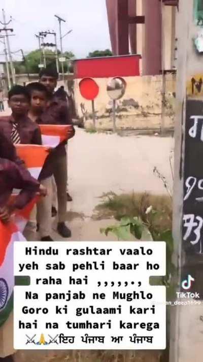 Punjab: Khalistani activist Amandeep Singh attacks Tiranga rally carried out by children on Independence Day. This comes after Sikh body SGPC boycotted Independence Day and organised protests demanding release of terrorists.