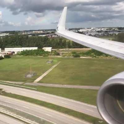 Sunny Approach and Landing into Miami