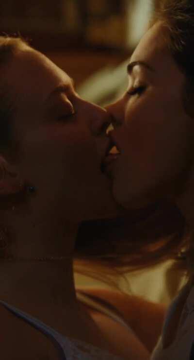 Amanda seyfried and Megan fox in Jennifer's body