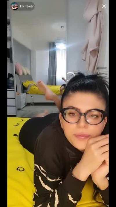 Big ass and nice feet @giuliavulpitza5