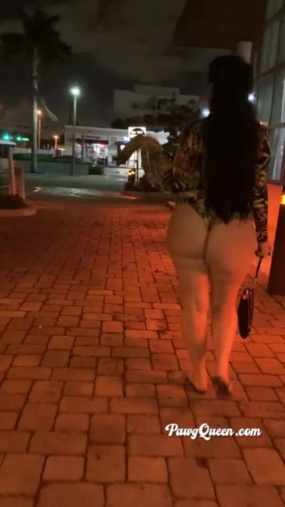 Don't miss Ryan Smiles Late Night Walk on PAWGQueen.com 🍑🌙