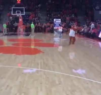 Clemson student drains 94 foot put for $10k