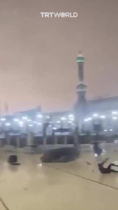 Makkah hit by heavy rain & storm