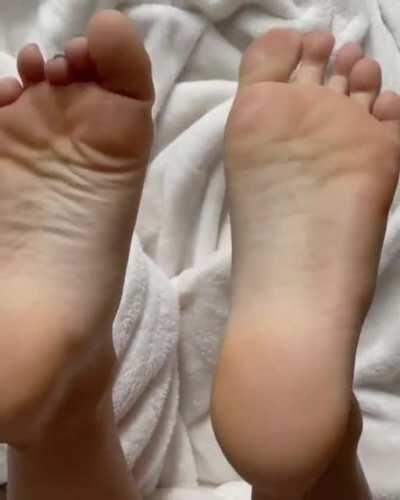 Teen girl on Tik Tok paid to show her feet