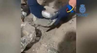 Nearly 1 ton of cocaine was being shipped into Spain from Colombia hidden in rocks. Cops had to break open 188,000kg/20 tons of rocks to get it.