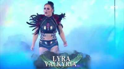 Lyra Valkyria’s WWE RAW entrance against Kairi Sane (w/ Dakota Kai)