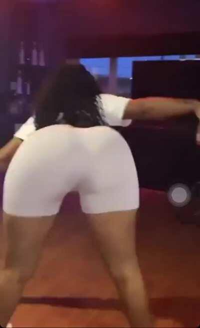 Big Booty Twerk 2/2