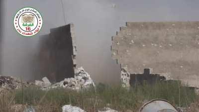 FSA 16th Division fighters use an improvised cannon to blow apart Syrian Army positions at Al-Nairab Military Airport, Aleppo - 8/9/2014