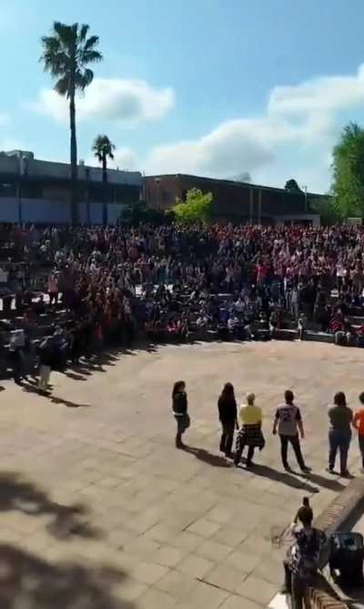 Rio Cuarto, Córdoba. Los estudiantes se opusieron a la toma de la universidad al canto de 