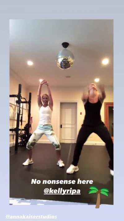 Kelly Ripa kegel workout! [September 6, 2021]