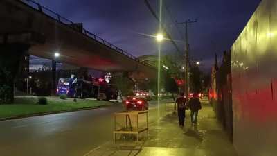 Hinchas del colo llegando en micro al monumental 