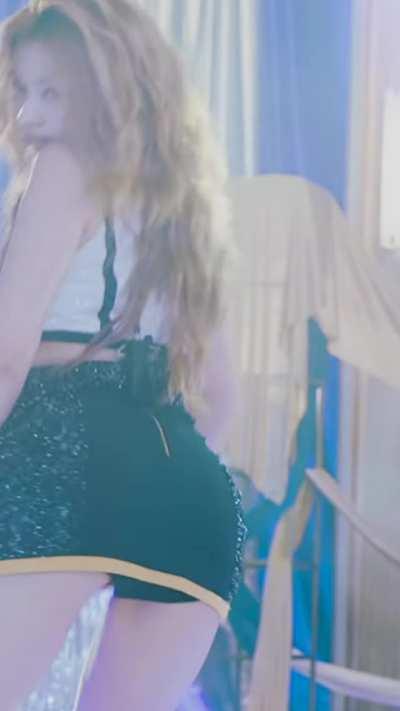 Sana ass drop