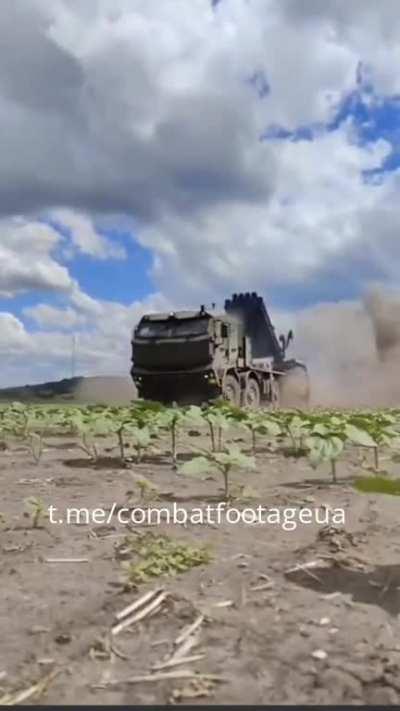 Rare footage of the combat operation of the Ukrainian 220mm MLRS 