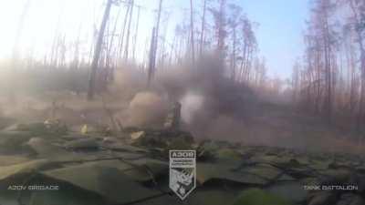 Ukrainian tank working against Russian positions with its 125mm cannon and its coaxial machine gun, Kremin forest, Luhansk region. 12th Special Purpose Brigade of Ukrainian National Guard Azov (04/26/2024)