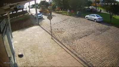 the tire of a construction machine bursting on a car, city of Casca Brazil