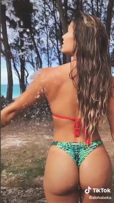 Wet booty