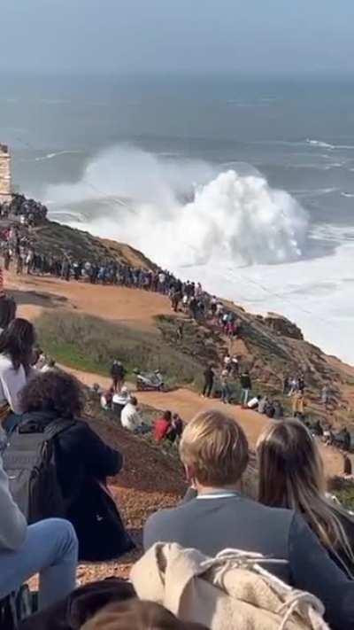 Giant waves of Nazre, Portugal