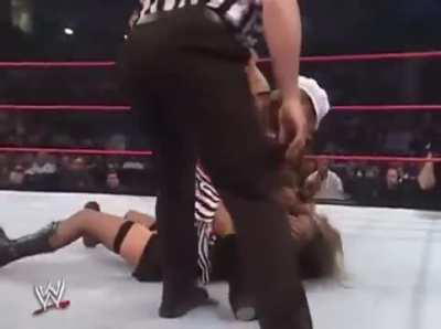 Trish v Ashley Massaro (9th January 2006)