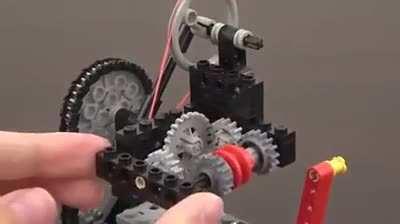 20 mechanical principles in a Lego machine