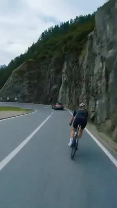 Entitled cyclist thinks she owns the road