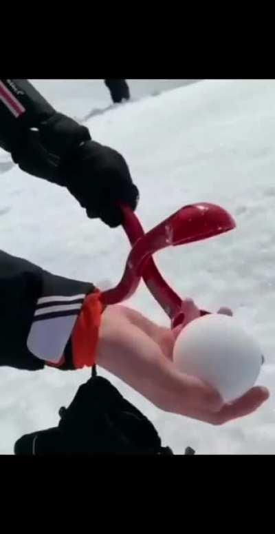 Perfect snowball maker⛄️