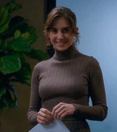 Making a turtleneck hot (GLOW S3)