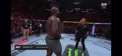 Derrick Lewis be wildin looool