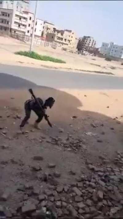 Sudanese Army soldier shoots RPG at RSF position