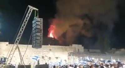 Jews celebrating the burning of Al Aqsa Mosque