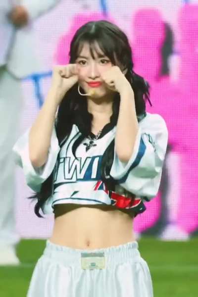 Momo 'Shy Shy Shy'