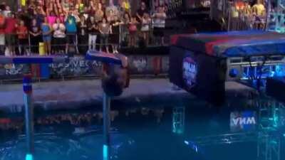 Guy makes amazing save to stay in ninja warrior.