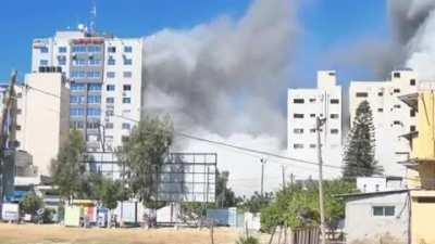 — A different angle from the moment when the al-Jala’ Tower was razed to the ground in an air strike by Israeli Forces @Cultures_of_Resistance (Telegram)