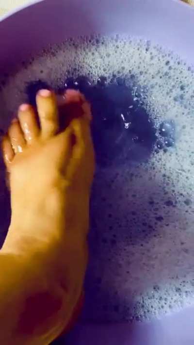 Foot bath fun 🤩