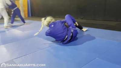 The Black Belt Laura Hallock know how to use her legs on jiu jitsu