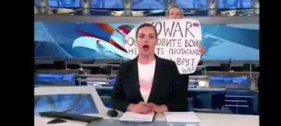 Russia's main state news channel gets interrupted by a special message