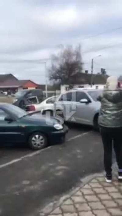 Supposedly a fleeing Ukrainian tank crushing fleeing civilians cars while retreating