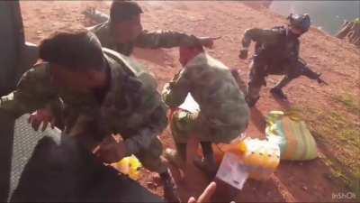 Blackhawk of the Colombian army carrying supplies and rescuing an injured soldier during combats with the FARC in Cauca (March 2023)