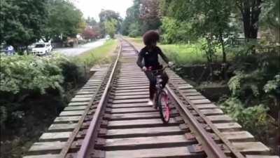 🔥 [r/ohdamn] WCGW cycling on the tracks : Whatcouldgowrong