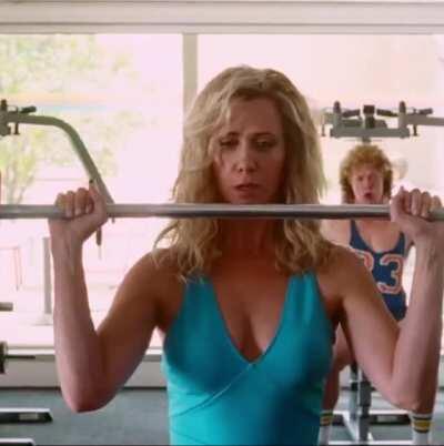 Kristen Wiig looking super hot in 'Wonder Woman 1984'