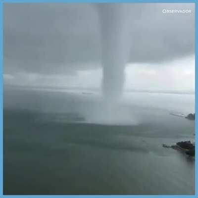 Eu tinha postado um tornado de fogo agora um de água