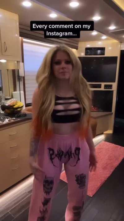 Avril Lavigne bouncing - 50fps