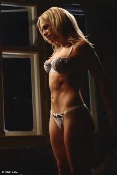 Anna Paquin body reveal