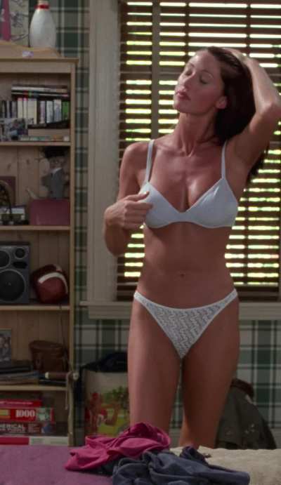 Shannon Elizabeth - American Pie (1999) Sourced From the UHD 4K Disc