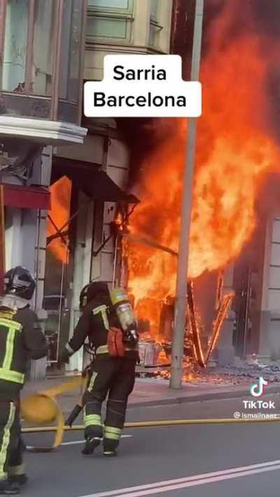 Slow reaction of firemen in Barcelona